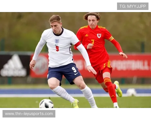 扫地出门！曼联1.1亿豪购引爆更衣室，球迷怒喷：这2人早该滚蛋！