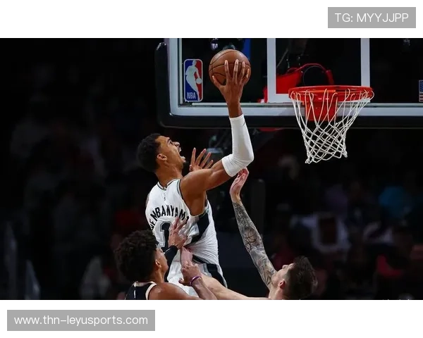 文班亚马盖帽抢断，马刺防守端亮眼