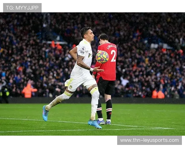 登贝莱强行突破制造定位球